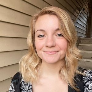 Meet your Posher, Rebecca